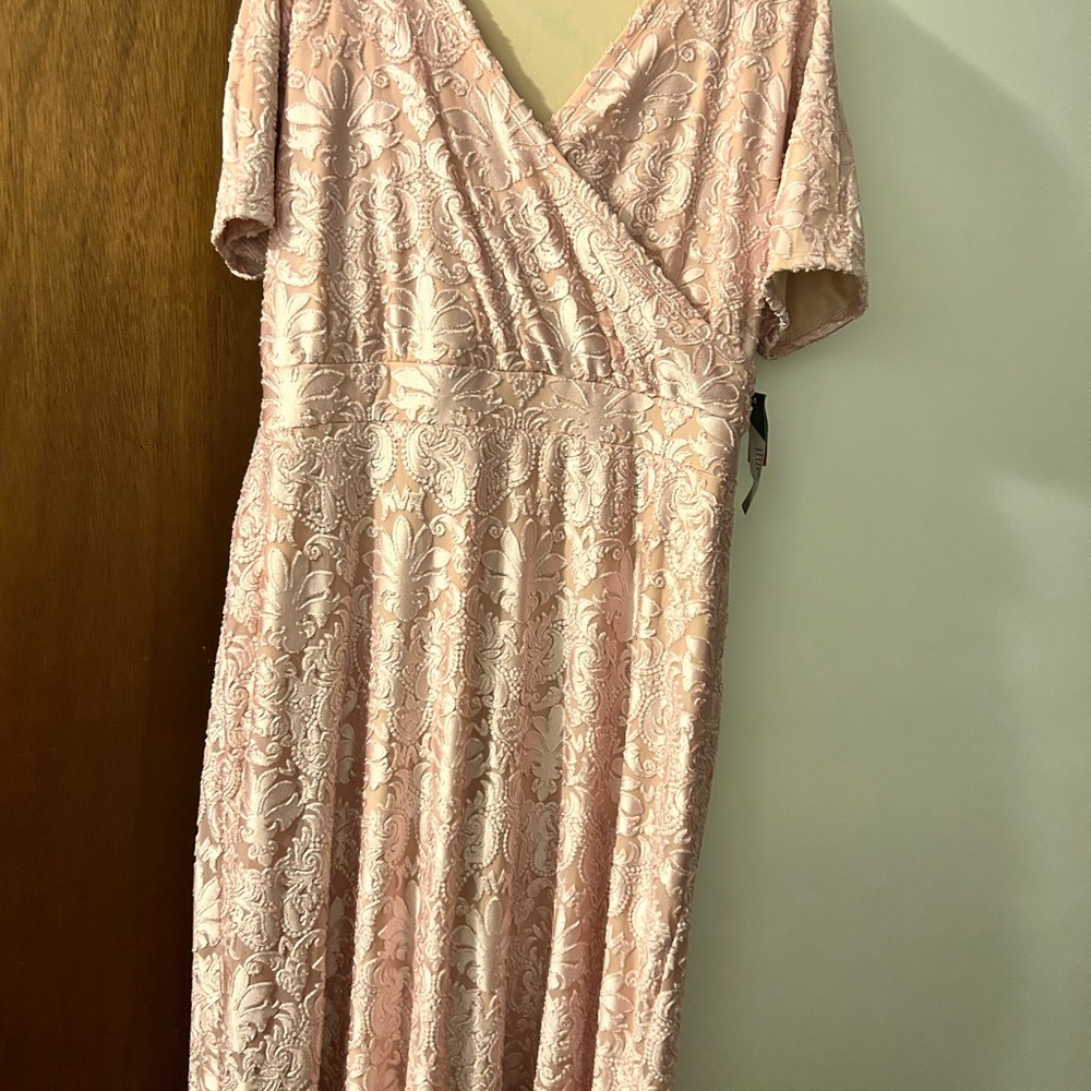 Elegant Pink Lace Dress